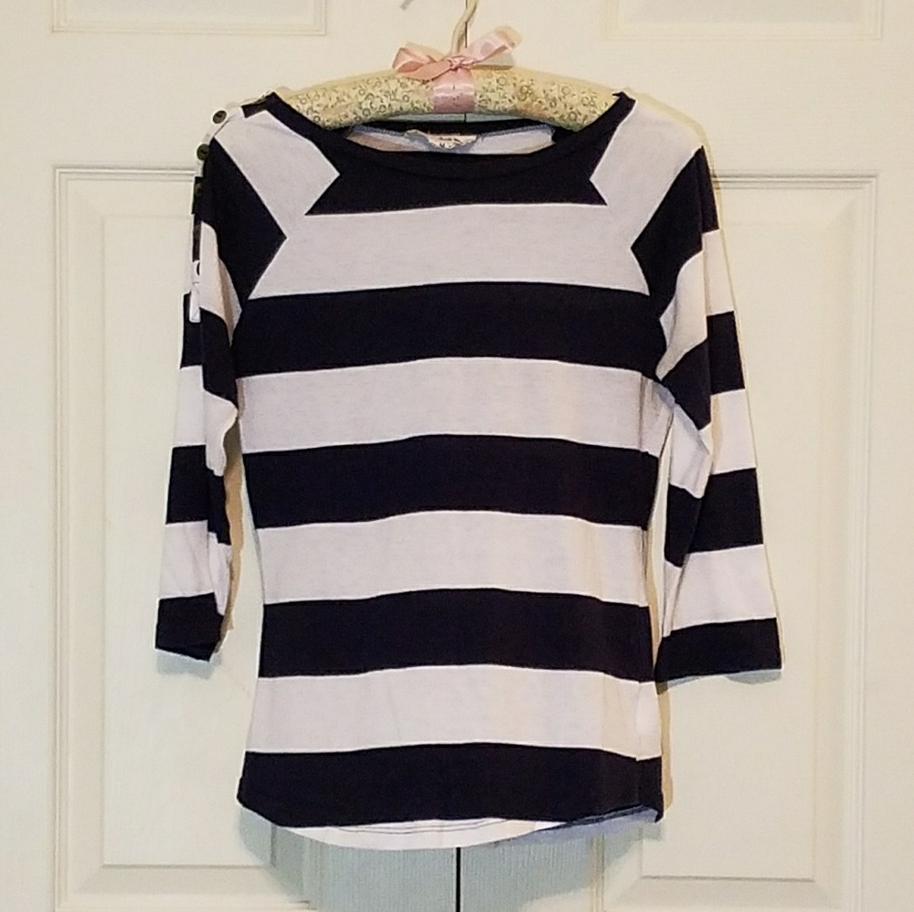 Derek Heart Navy Blue and White Striped Top ⛵